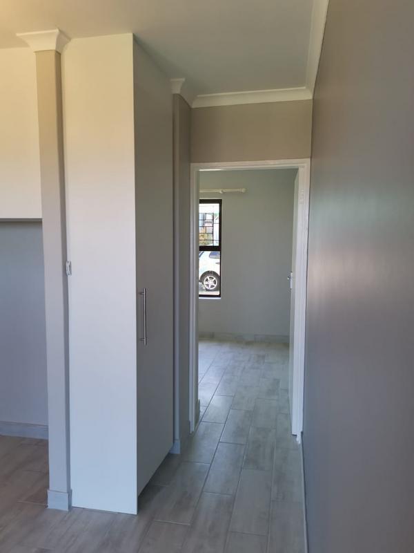 To Let 1 Bedroom Property for Rent in Loevenstein Western Cape